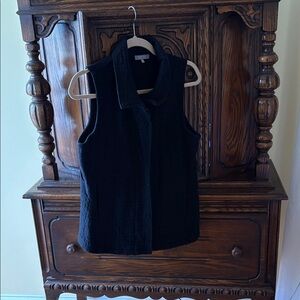 Black Sleeveless Women's vest